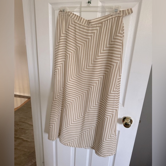 100% Silk skirt - Picture 2 of 3